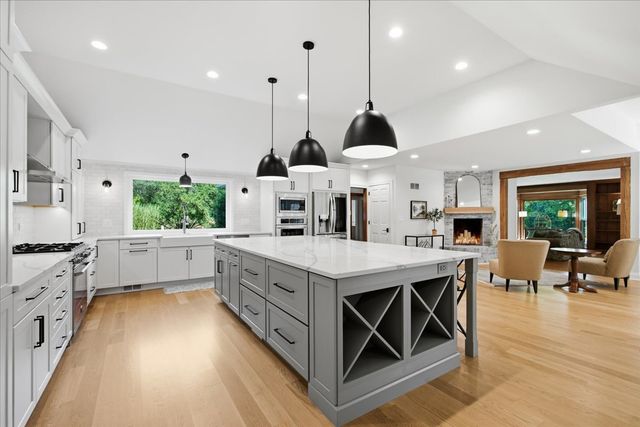 1810 South Lane, Northbrook, IL 60062