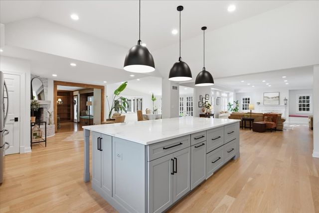 1810 South Lane, Northbrook, IL 60062