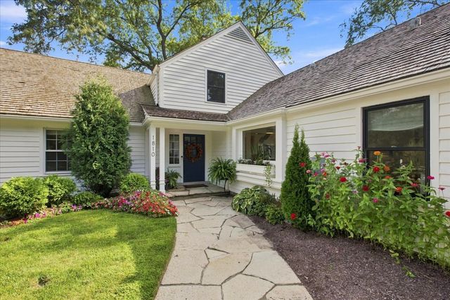 1810 South Lane, Northbrook, IL 60062
