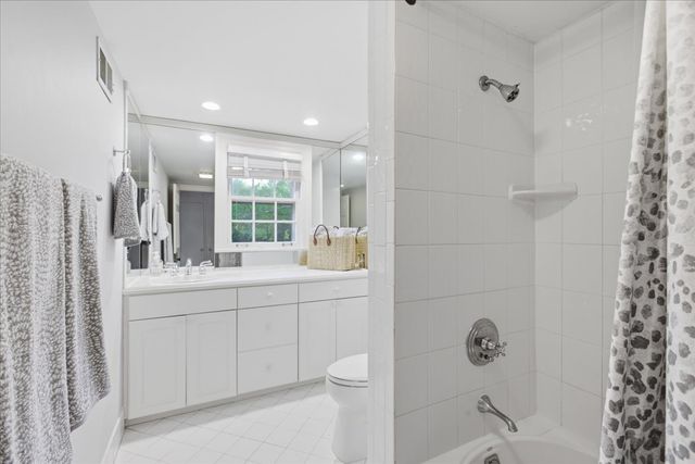 1810 South Lane, Northbrook, IL 60062