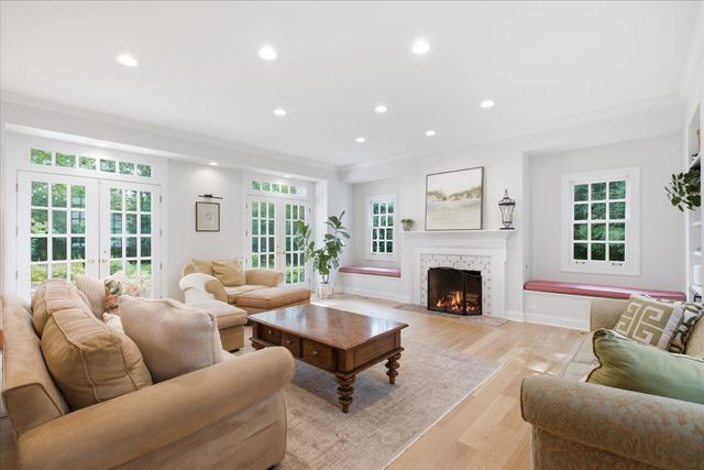 1810 South Lane, Northbrook, IL 60062