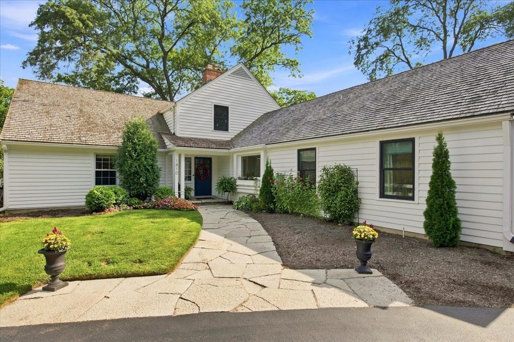 1810 South Lane, Northbrook, IL 60062
