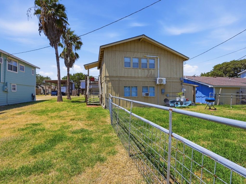 26 Bayberry Cir, Rockport, TX 78382 — photo 2