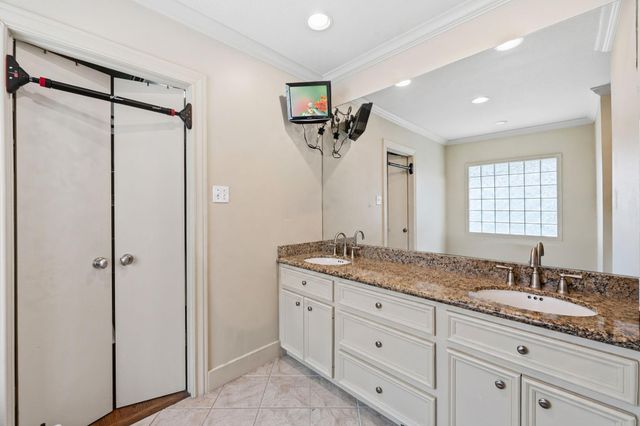 6111 Wakeforest Avenue, West University Place, TX 77005