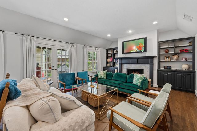 6111 Wakeforest Avenue, West University Place, TX 77005