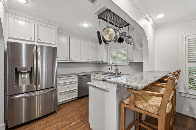 6111 Wakeforest Avenue, West University Place, TX 77005