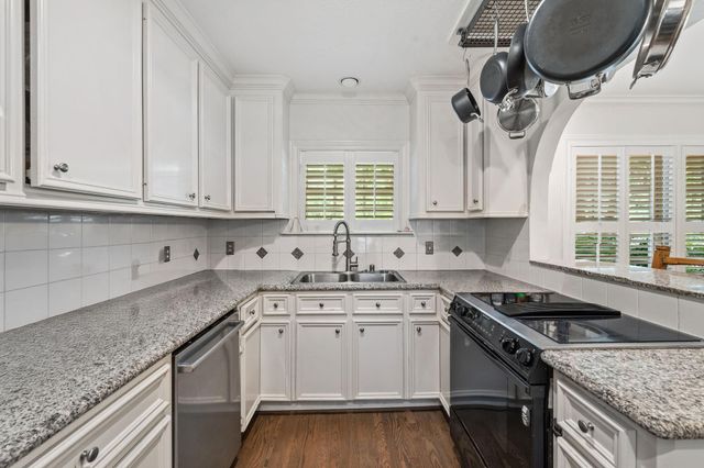 6111 Wakeforest Avenue, West University Place, TX 77005