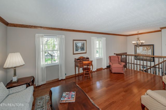 6912 Cresthill Drive, Knoxville, TN 37919