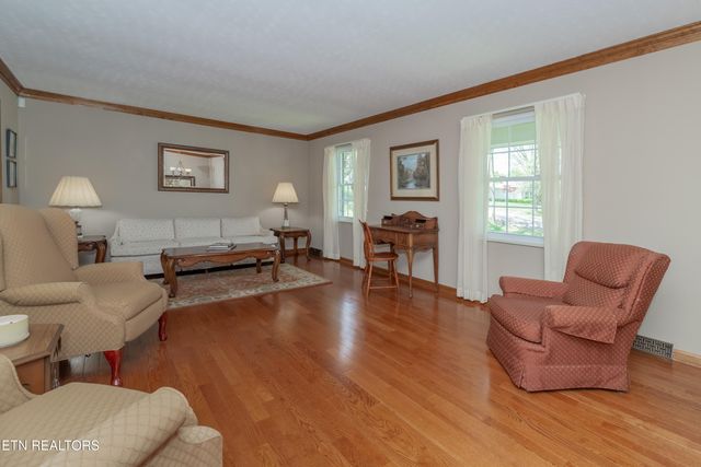 6912 Cresthill Drive, Knoxville, TN 37919