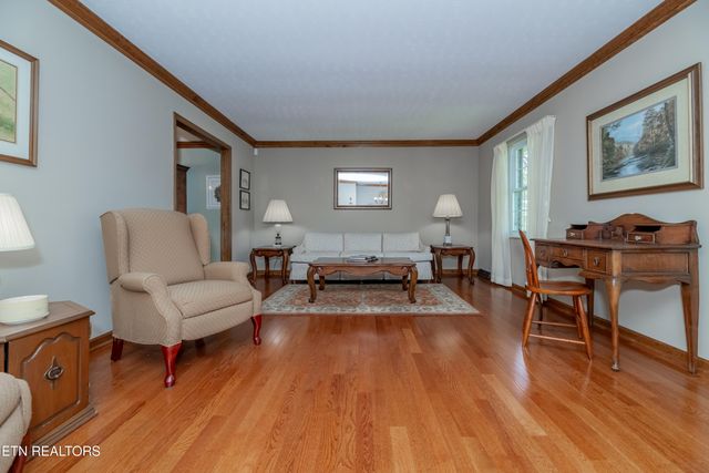 6912 Cresthill Drive, Knoxville, TN 37919
