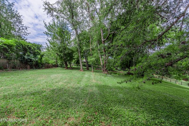 6912 Cresthill Drive, Knoxville, TN 37919