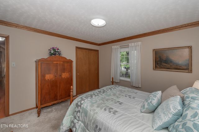6912 Cresthill Drive, Knoxville, TN 37919