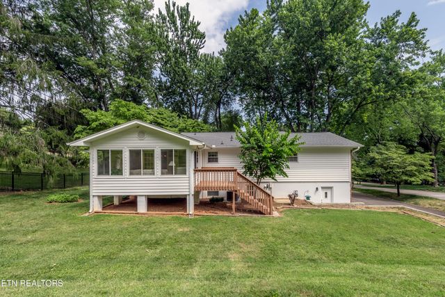 6912 Cresthill Drive, Knoxville, TN 37919