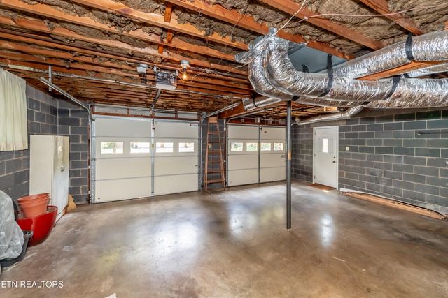 6912 Cresthill Drive, Knoxville, TN 37919