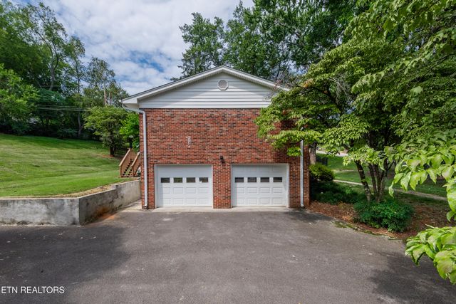 6912 Cresthill Drive, Knoxville, TN 37919
