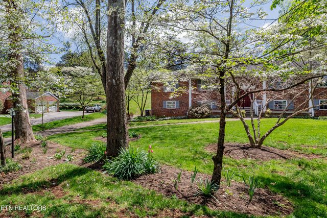 6912 Cresthill Drive, Knoxville, TN 37919