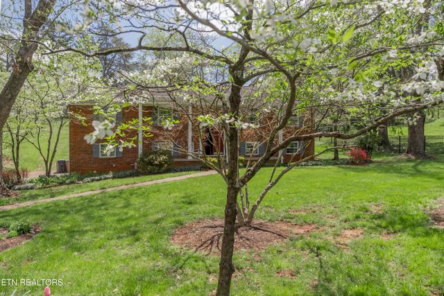 6912 Cresthill Drive, Knoxville, TN 37919