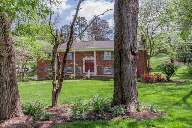 6912 Cresthill Drive, Knoxville, TN 37919