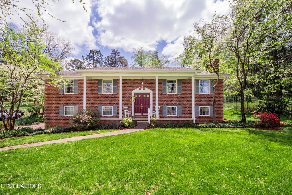 6912 Cresthill Drive, Knoxville, TN 37919
