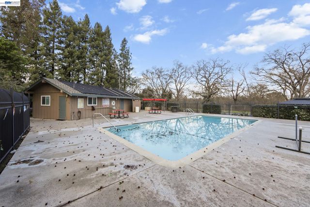 2134 Arroyo Ct 3, Pleasanton, CA 94588