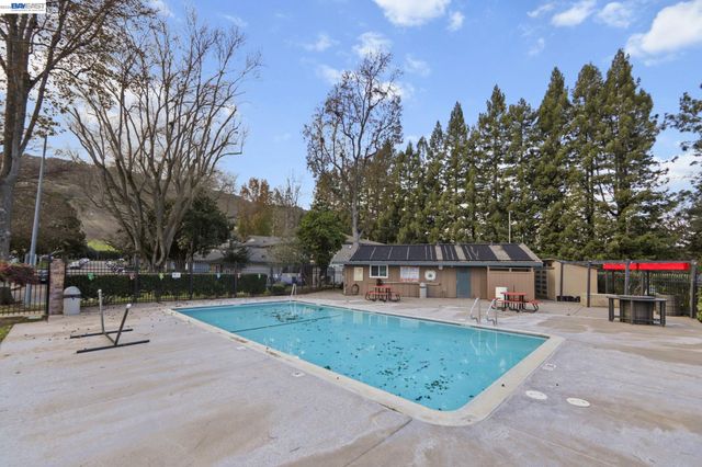 2134 Arroyo Ct 3, Pleasanton, CA 94588