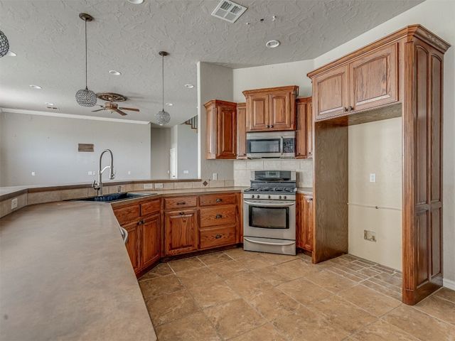 1930 Deer Trail, Purcell, OK 73080