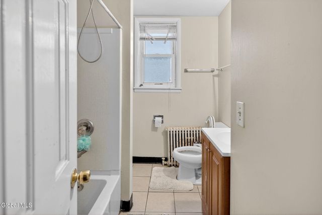 558 Washington Avenue, Albany, NY 12203