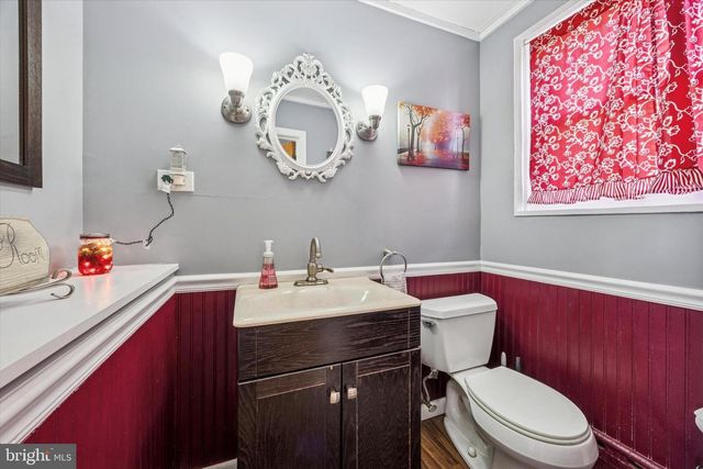 20 N LLANWELLYN AVE, Glenolden, PA 19036