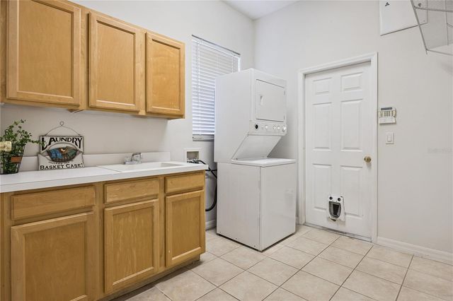 710 REGINA CIRCLE, Oakland, FL 34787