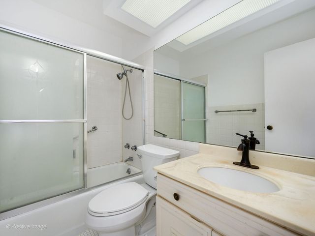 7061 N KEDZIE Avenue 410, Chicago, IL 60645