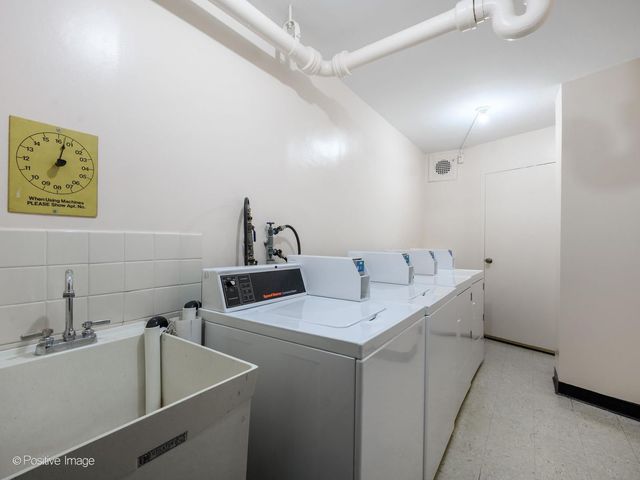 7061 N KEDZIE Avenue 410, Chicago, IL 60645