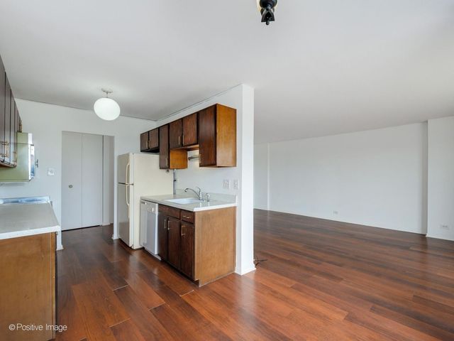 7061 N KEDZIE Avenue 410, Chicago, IL 60645