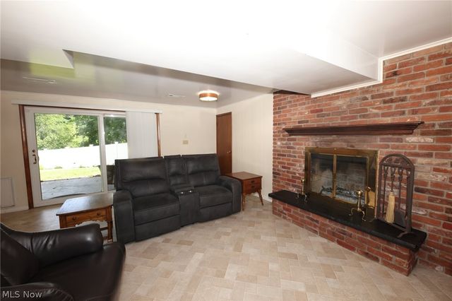 328 Country Club Blvd, Weirton, WV 26062