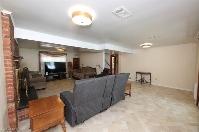 328 Country Club Blvd, Weirton, WV 26062