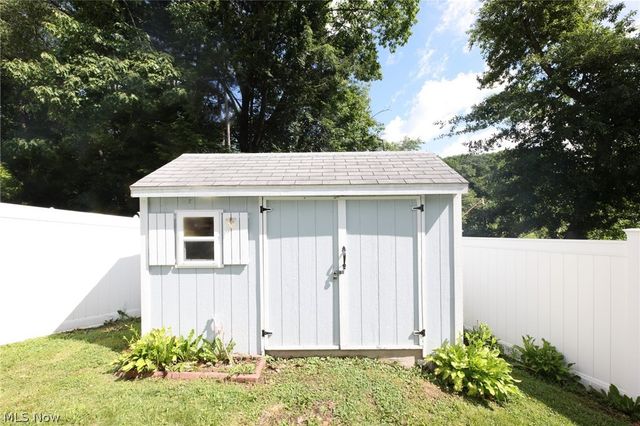 328 Country Club Blvd, Weirton, WV 26062