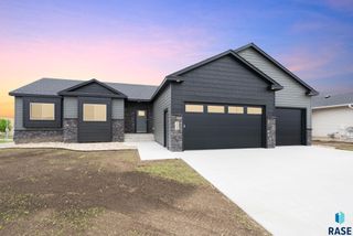 6709 E 37th St, Sioux Falls, SD 57110