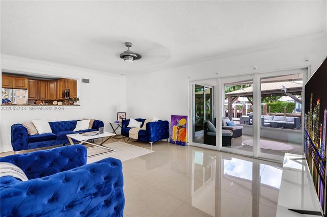 2424 NE 18th Ave, Wilton Manors, FL 33305