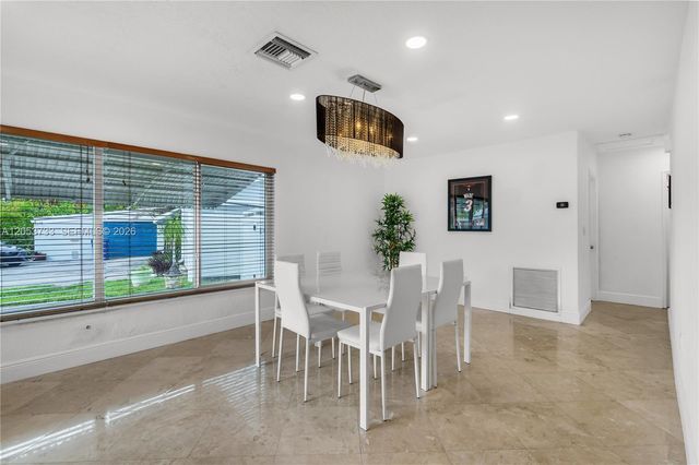 2424 NE 18th Ave, Wilton Manors, FL 33305