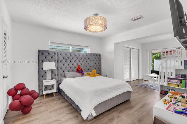 2424 NE 18th Ave, Wilton Manors, FL 33305