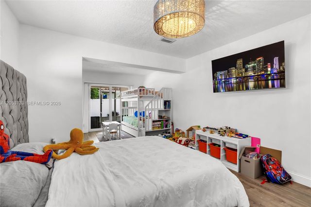 2424 NE 18th Ave, Wilton Manors, FL 33305