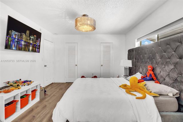 2424 NE 18th Ave, Wilton Manors, FL 33305