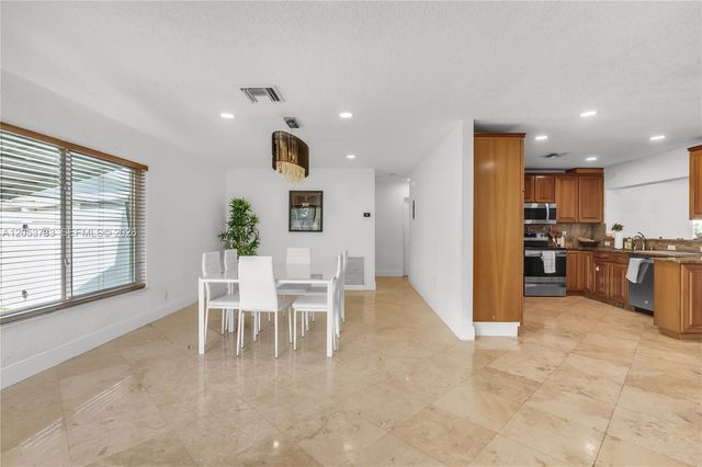 2424 NE 18th Ave, Wilton Manors, FL 33305