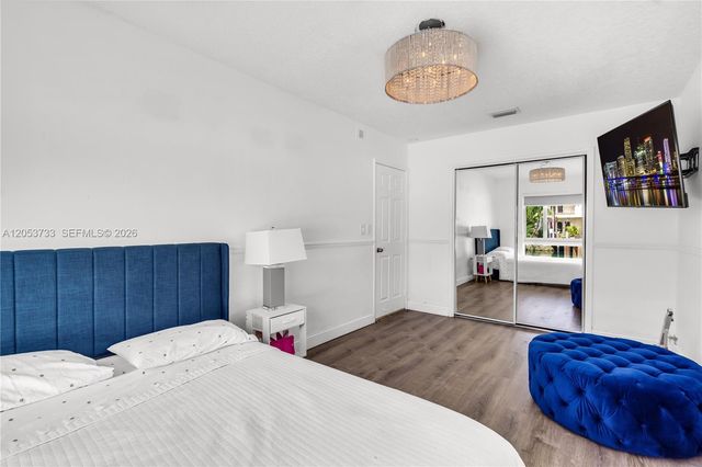 2424 NE 18th Ave, Wilton Manors, FL 33305