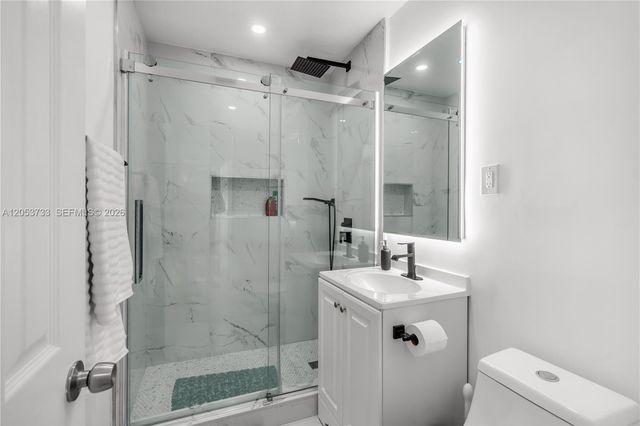 2424 NE 18th Ave, Wilton Manors, FL 33305