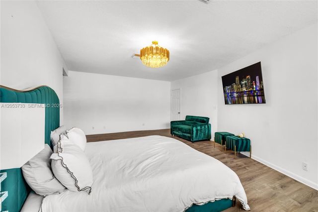 2424 NE 18th Ave, Wilton Manors, FL 33305