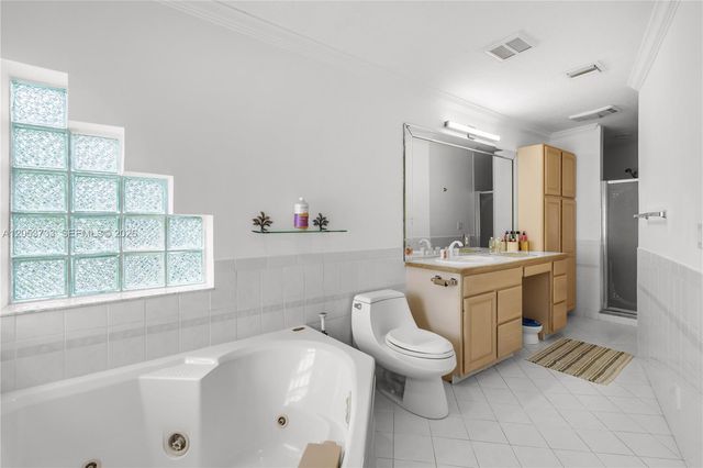 2424 NE 18th Ave, Wilton Manors, FL 33305
