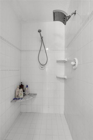 2424 NE 18th Ave, Wilton Manors, FL 33305