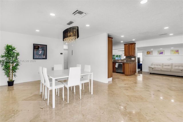2424 NE 18th Ave, Wilton Manors, FL 33305
