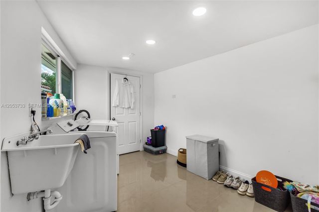 2424 NE 18th Ave, Wilton Manors, FL 33305