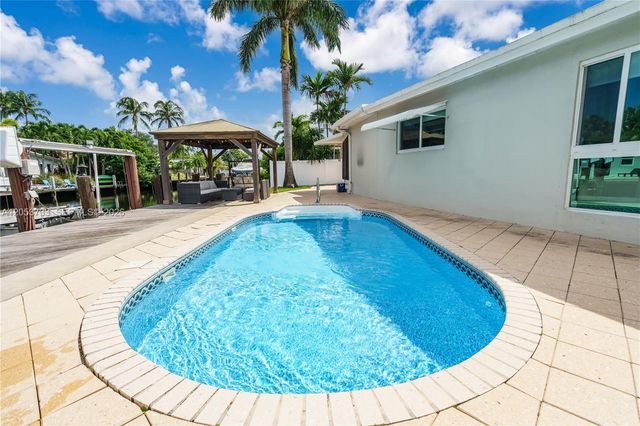 2424 NE 18th Ave, Wilton Manors, FL 33305